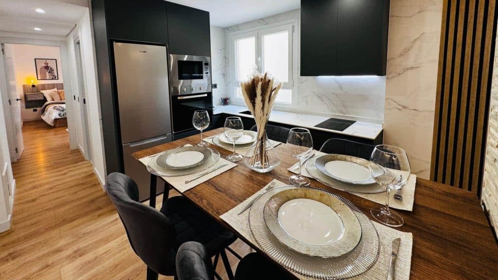 Cocina reformada en vivienda de Zaragoza por Kova Reformas