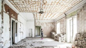 Vivienda con tabiques demolidos durante una reforma integral en Zaragoza