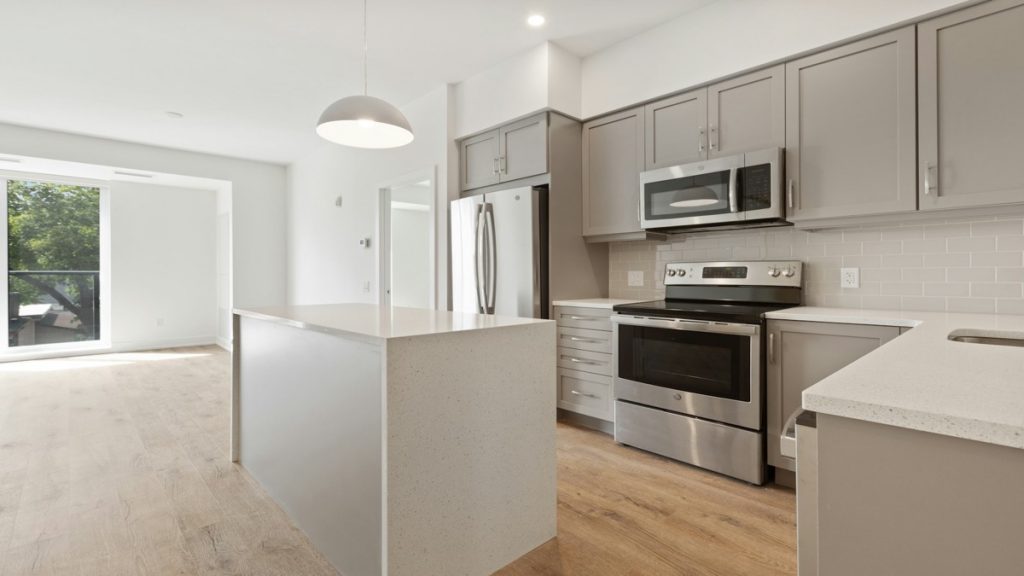 Cocina moderna con isla de un piso reformado, reforma Valdespartera Zaragoza